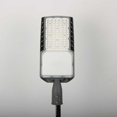 Die Casting Aluminium Gray LED Street Light Fixtures untuk pencahayaan perumahan Input Voltage AC90-305V